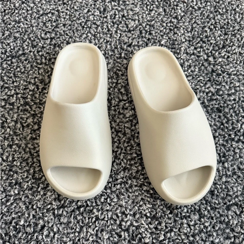 Yeezy men’s slides